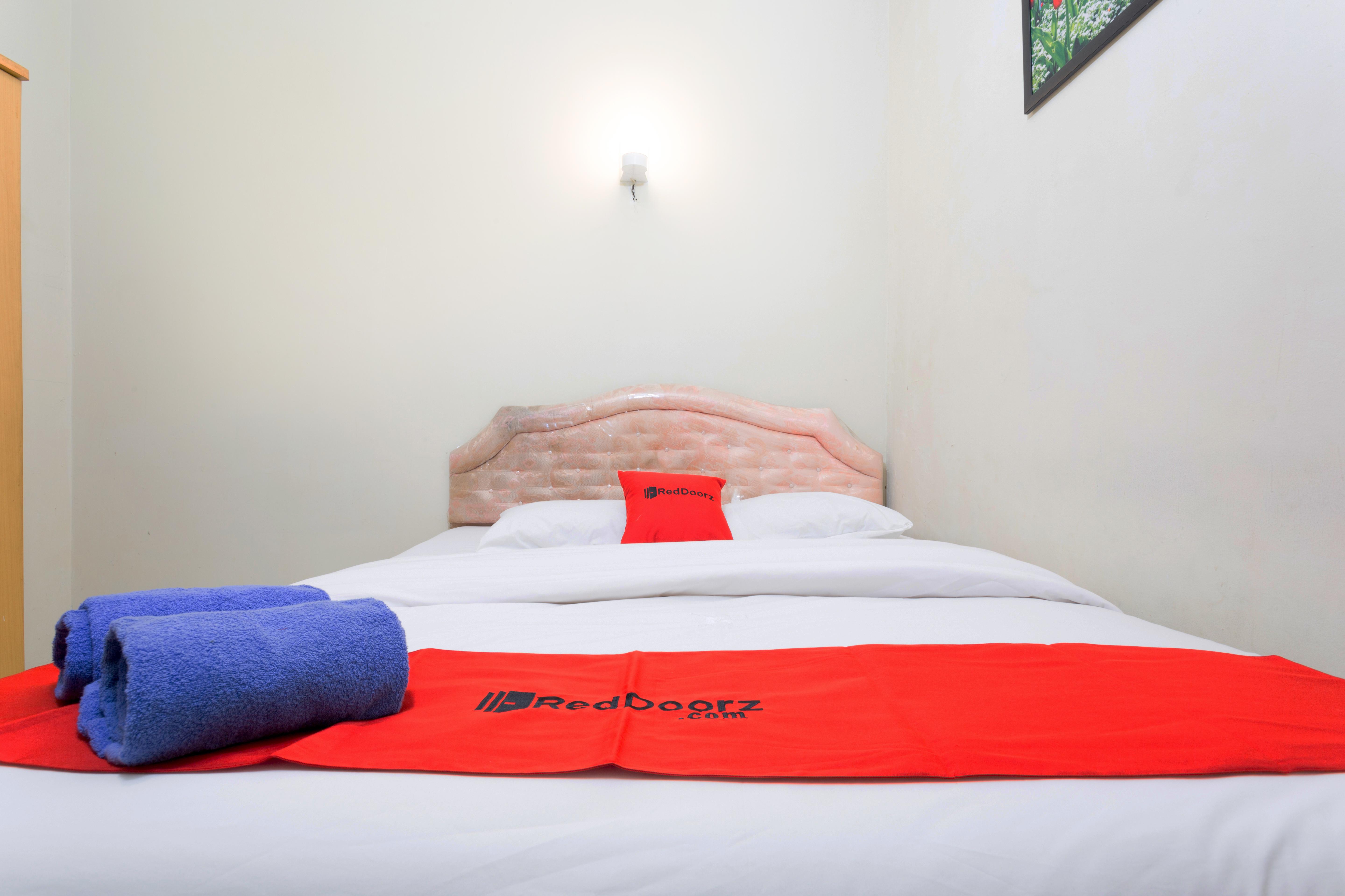 Reddoorz @ Supratman Street Hotel Bandung Bagian luar foto