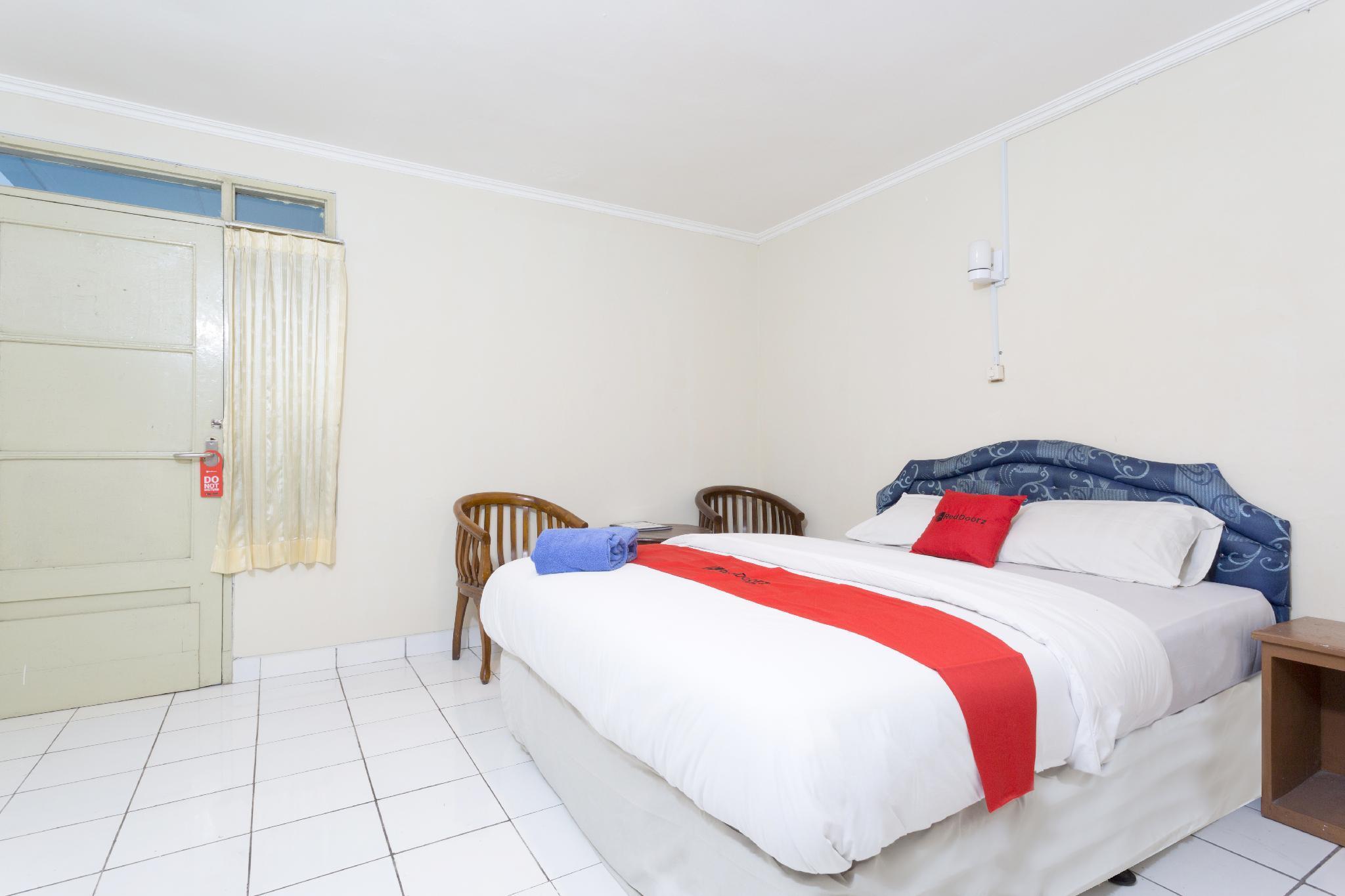 Reddoorz @ Supratman Street Hotel Bandung Bagian luar foto